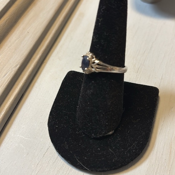 Genuine Sapphire Gemstone Ring - Picture 4 of 6
